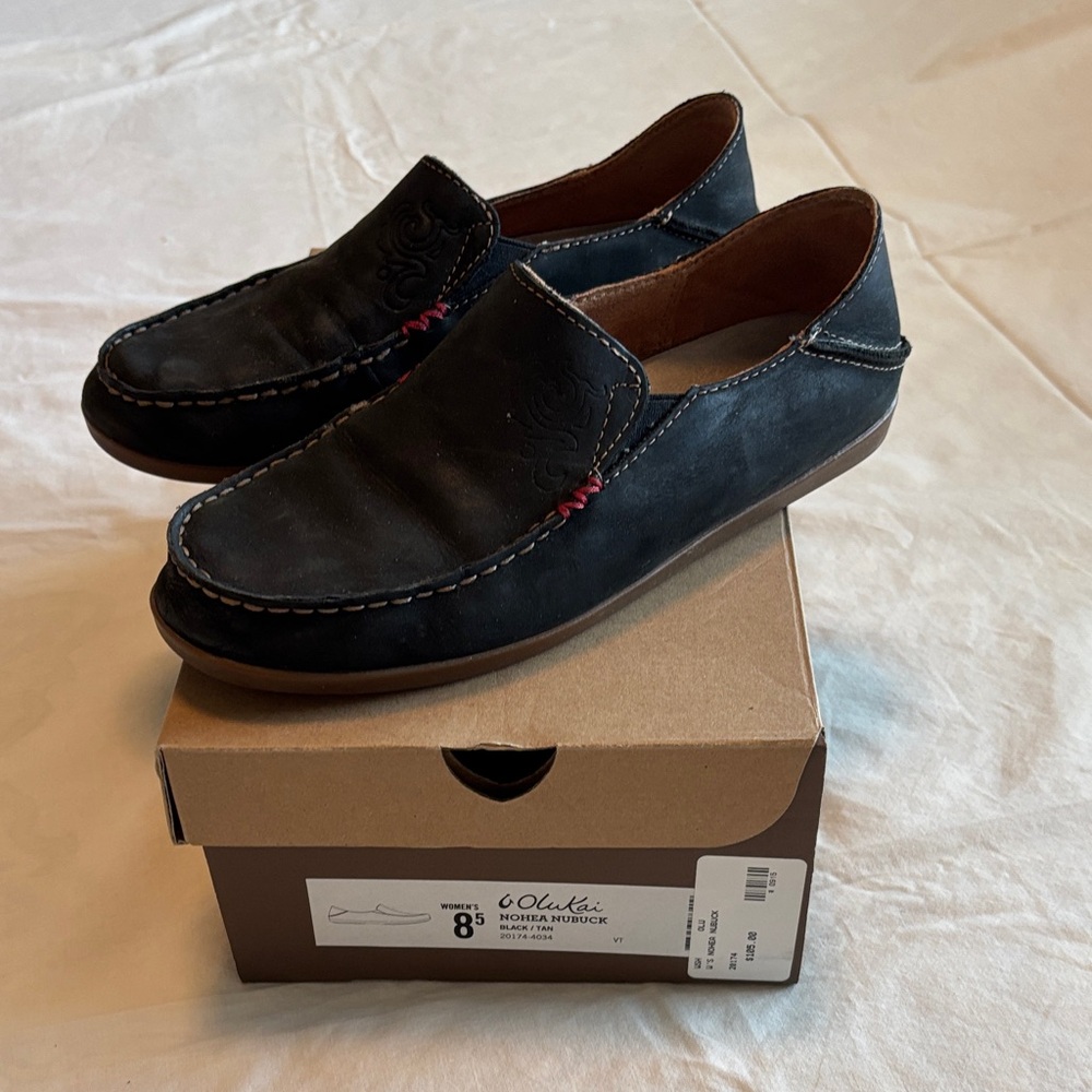 OluKai Ladies Black Slip-On Shoes Size 8.5 GUC